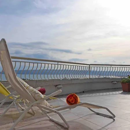 Апартамент Skyline Grand Penthous Free Parking