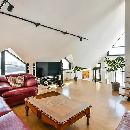 Skyline Grand Penthous Free Parking *