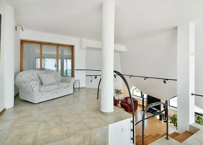 Апартаменты Skyline Grand Penthous Free Parking