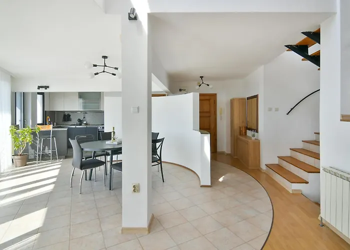 Skyline Grand Penthous Free Parking *