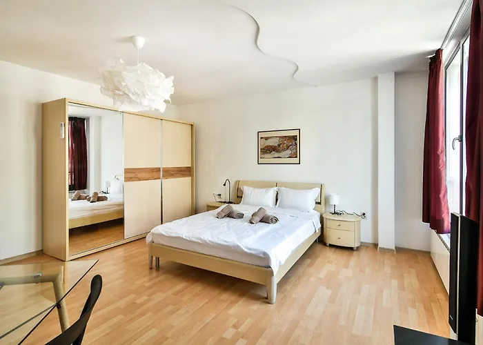 Апартаменты Skyline Grand Penthous Free Parking *