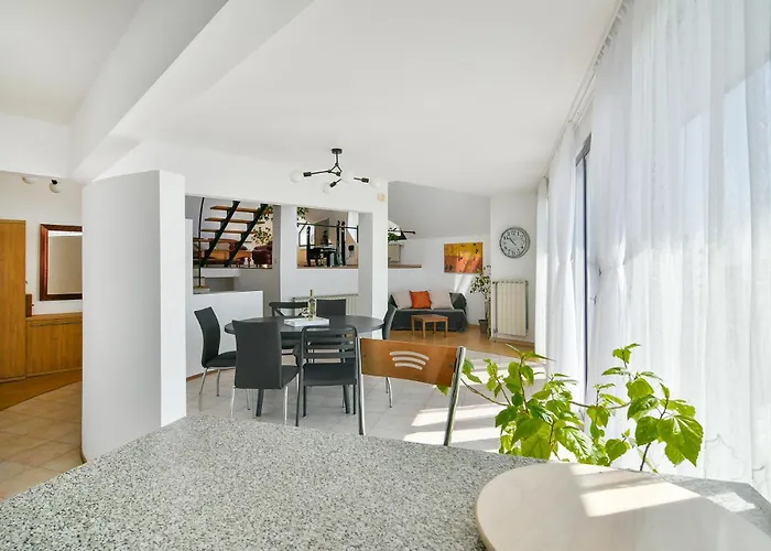 Skyline Grand Penthous Free Parking *