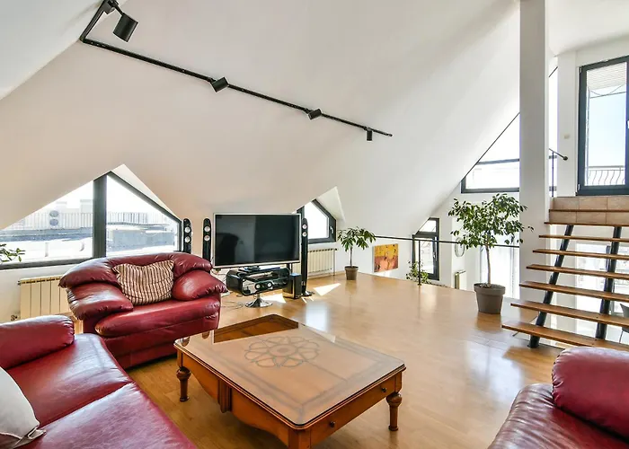 Skyline Grand Penthous Free Parking *