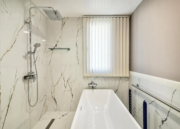 Skyline Grand Penthous Free Parking